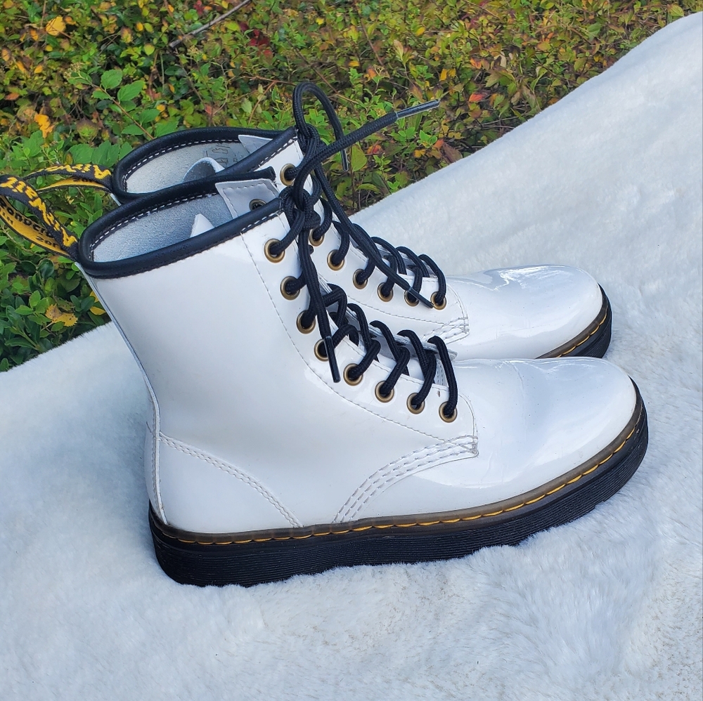 Dr. Martens white booties size 5 youth